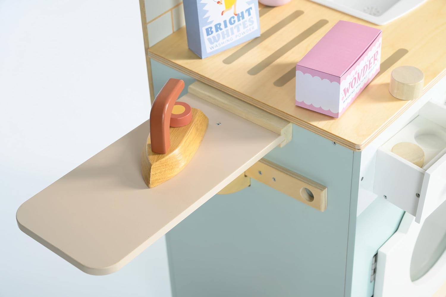 Tender Leaf Toys - Tender Leaf Laundrette - Wooden Laundry Play Set for Kids - Includes Washer/Dryer, Ironing Board, Basket, Pegs, and Accessories - Encourages Imaginative Role-Play - Age 3+