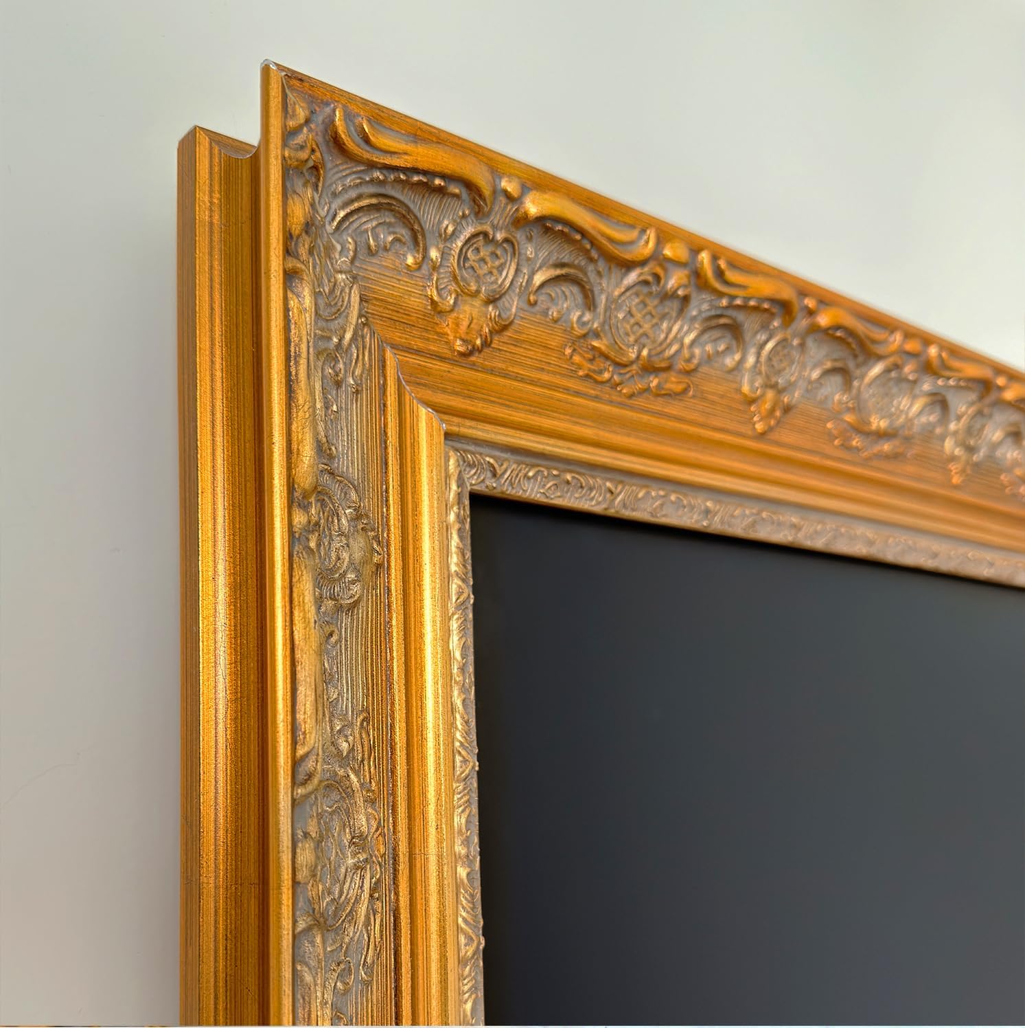 Baroque Gold 32' TV frame - Compatible ONLY with Samsung The Frame TVs (Fits 2021-2025 models, model codes:32LS03A/B/C/FA)