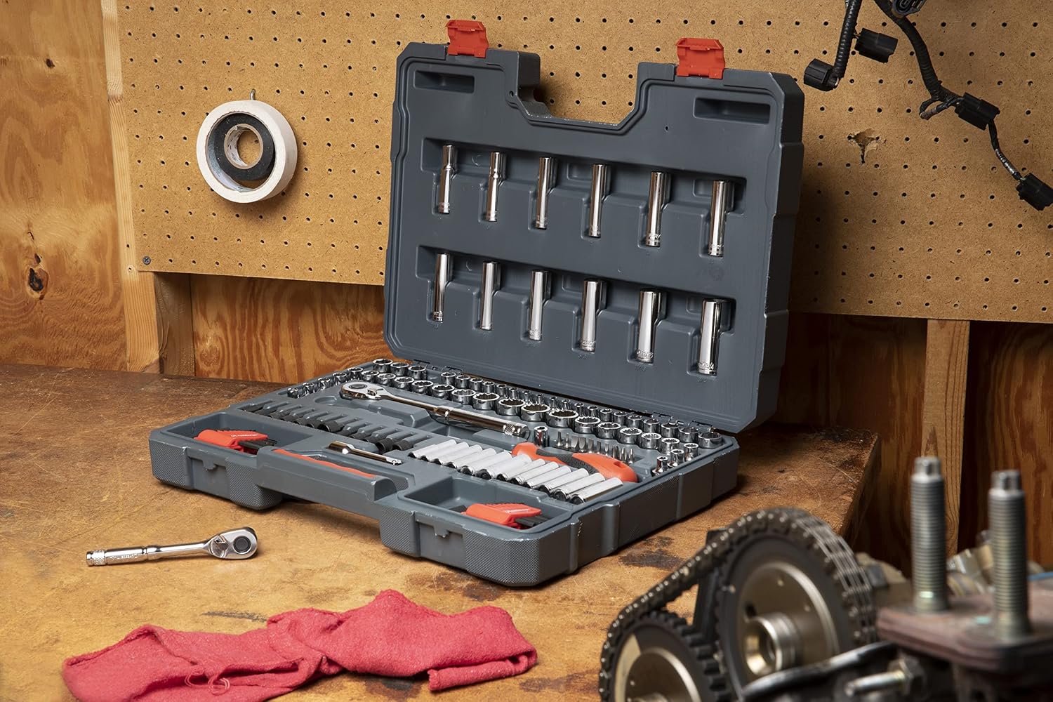 Crescent 84 Piece 1/4' & 3/8' Drive 6 & 12 Point Standard & Deep SAE/Metric Mechanics Tool Set - CTK84C