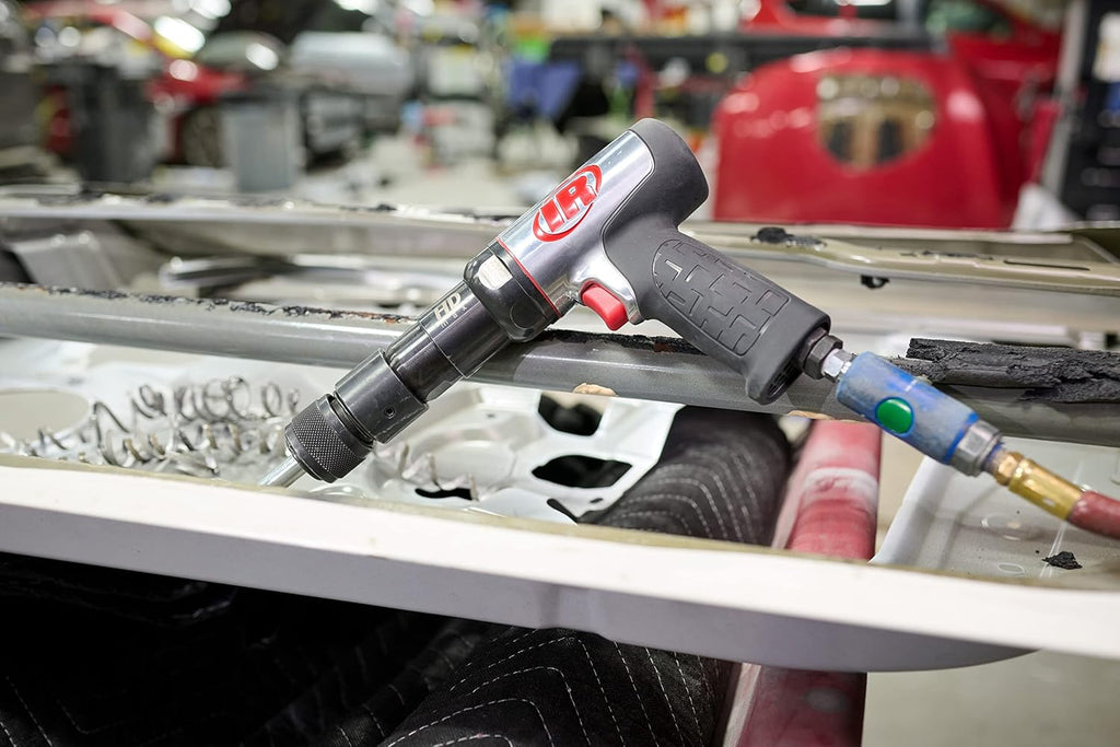 Ingersoll Rand 135MAXK Vibration Reduced Quick-Change Air Hammer 5-Piece Chisel Set, 2,600 BPM, 3' Stroke, Round Shank