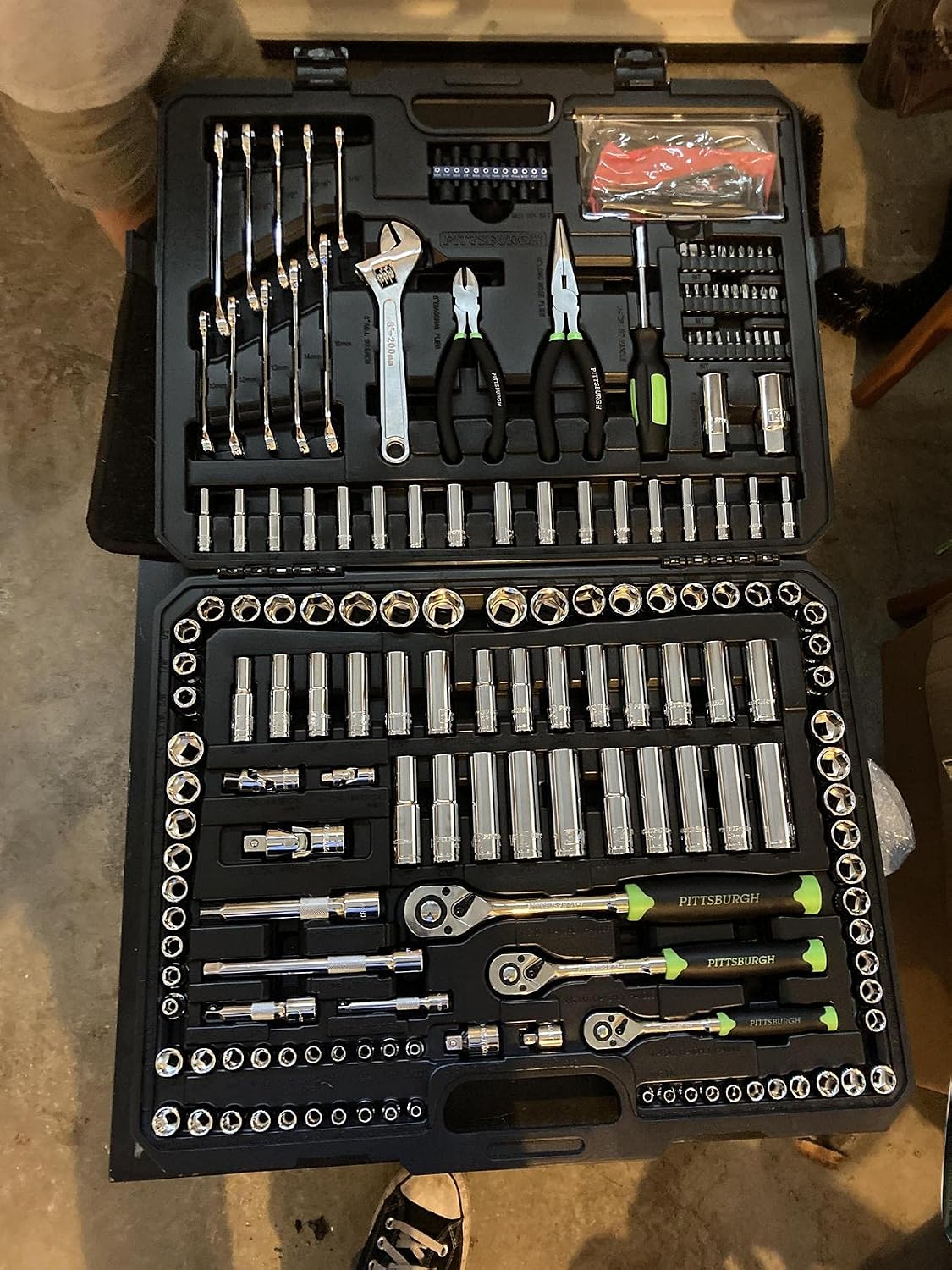 PITTSBURGH 225 Pc Mechanic's Tool Kit