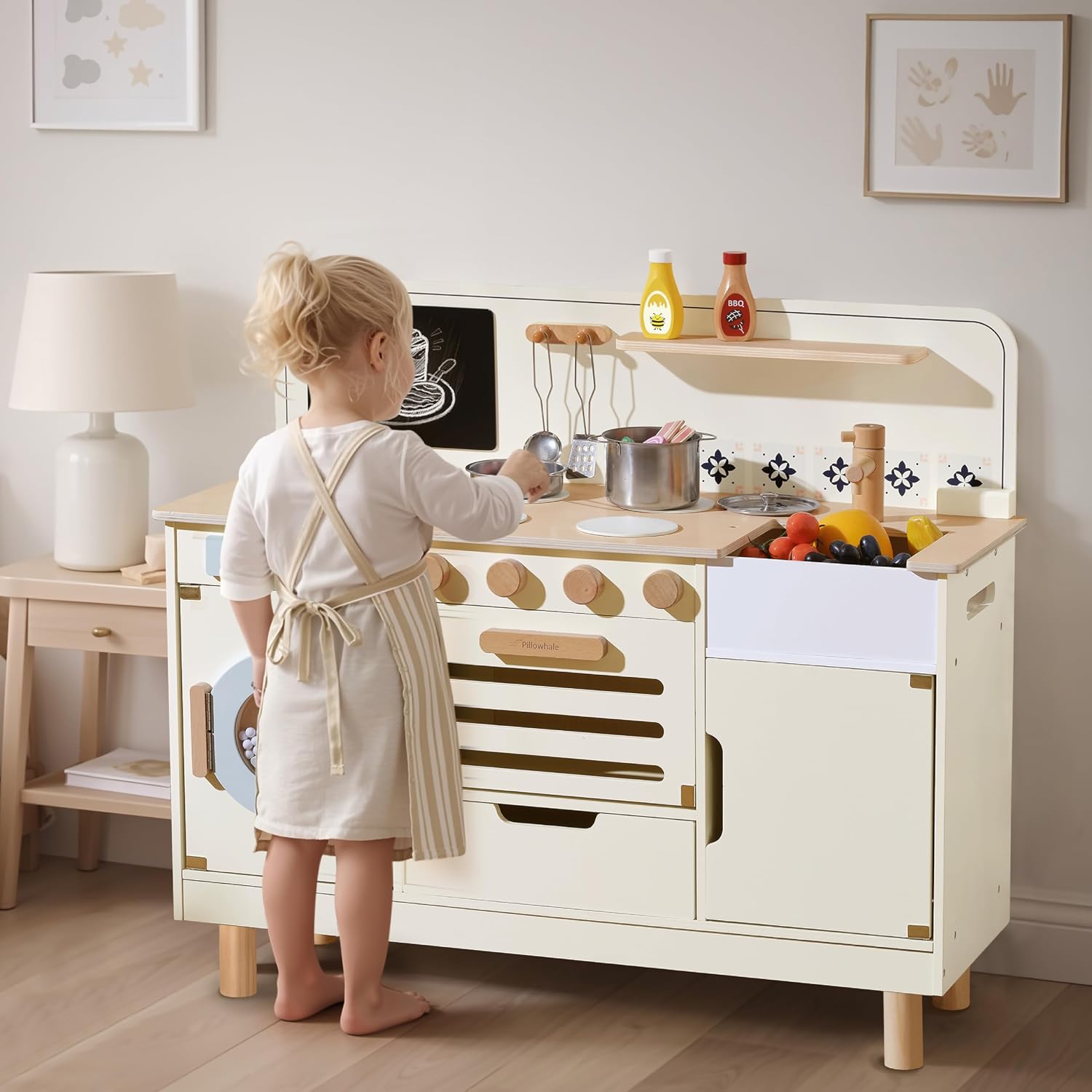 Pillowhale Wooden Play Kitchen with Washer – Large Interactive Toy Kitchen Set for Kids 3+ – Montessori Pretend Play Center with Metal Cookware & Chalkboard – Gift for Boys Girls