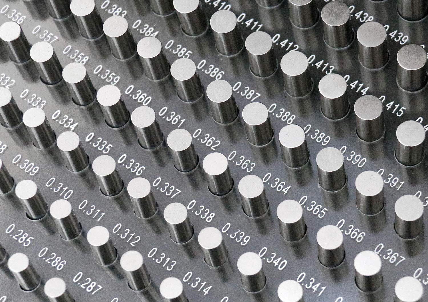 Accusize Industrial Tools 0.251''-0.500'', 250 Pc Steel Plug Pin Gage Set, Minus, Class Zz, with Reliable Strong Aluminum Case, M2(-) a