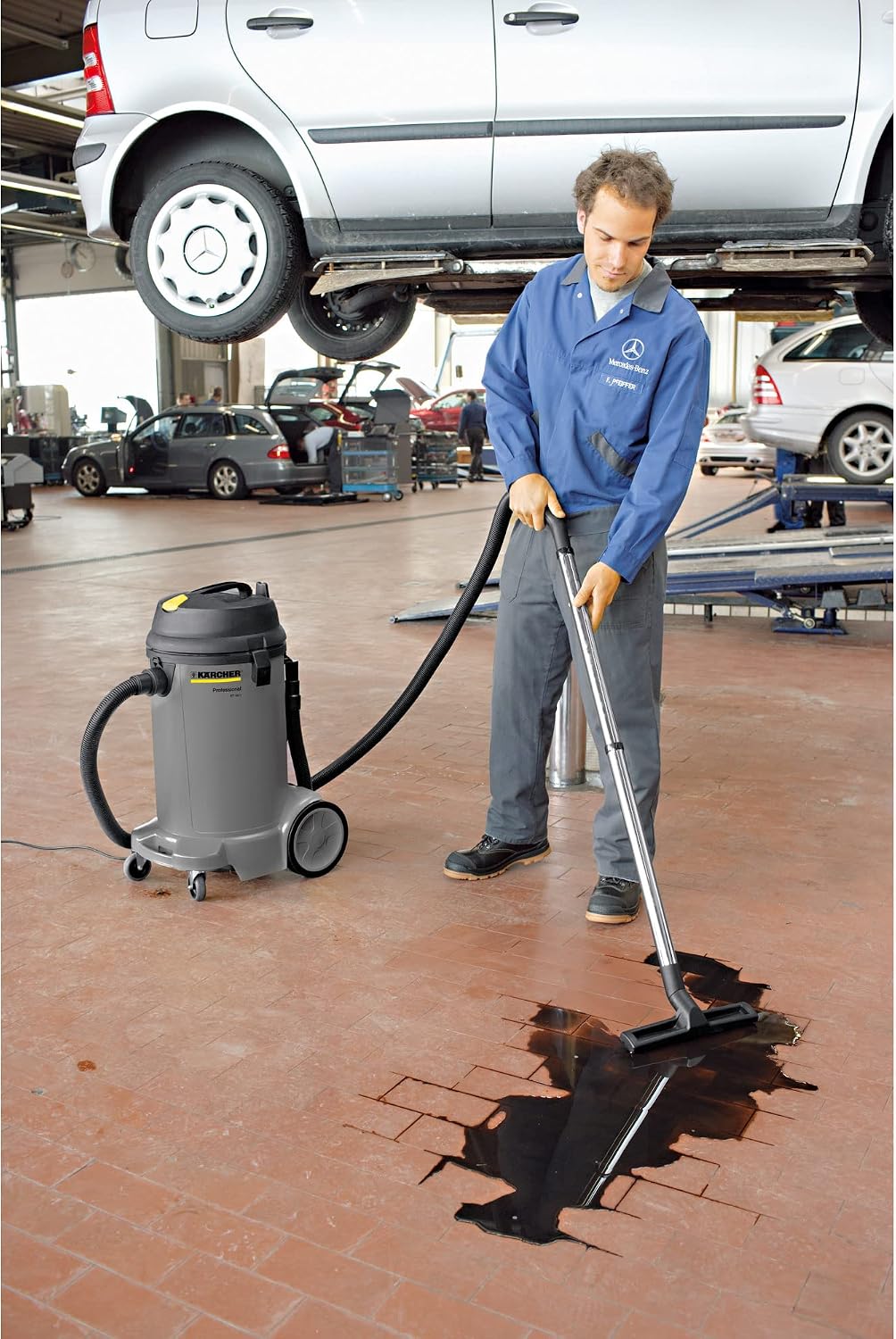 Kärcher Commercial Wet Dry Vacuum Cleaner - NT 48/1 - with Integrated Cable Hook and Accessory Storage - 2 Suction Tubes, Floor Nozzle and Crevice Nozzle - 13 Gallons