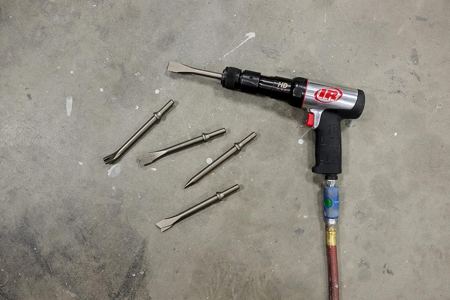 Ingersoll Rand 135MAXK Vibration Reduced Quick-Change Air Hammer 5-Piece Chisel Set, 2,600 BPM, 3' Stroke, Round Shank