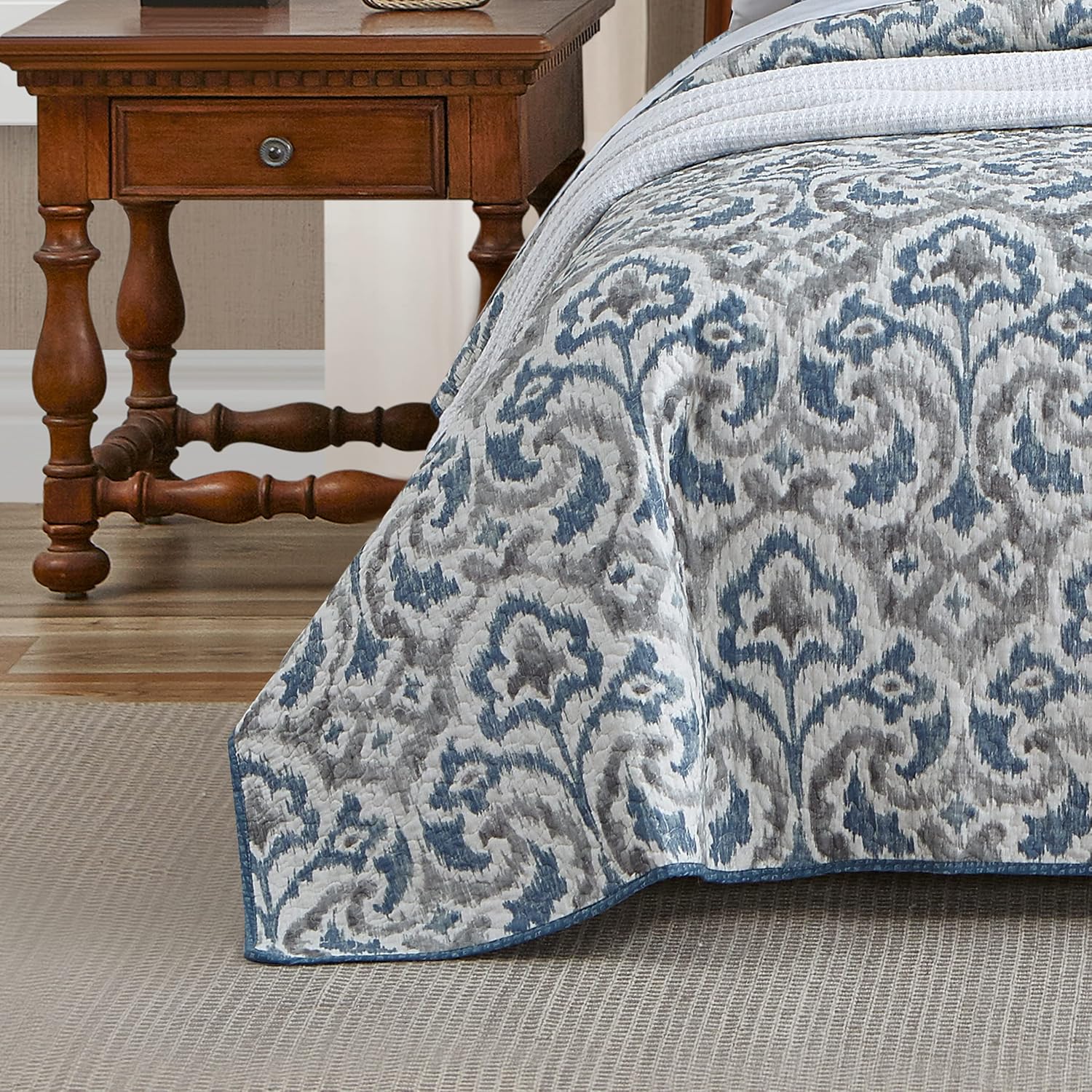 Tommy Bahama - King Quilt Set, Soft & Reversible Woven Bedding with Matching Pillowcases, Medium Weight for Year Round Comfort, 3 Piece Bed Set (Cape Verde Smoke)